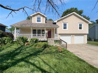 1706 Regency Dr, Kearney, MO 64060