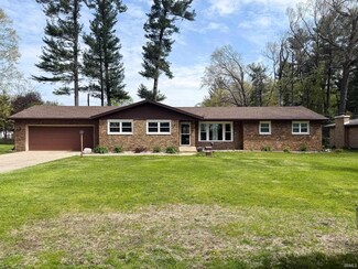 2118 Red Oak Dr, Trail Creek, IN 46360