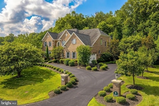 1678 Hunting Crest Way, Vienna, VA 22182