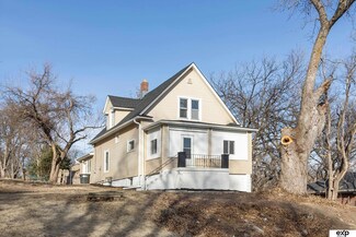 6612 Lake St, Omaha, NE 68104
