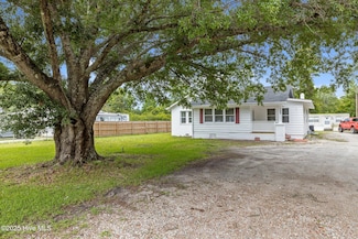 764 Chatham St, Newport, NC 28570