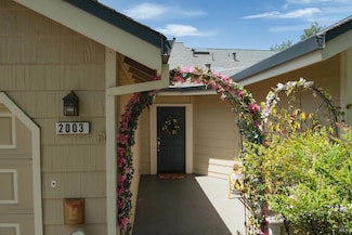 2003 Stonefield Ln, Santa Rosa, CA 95403