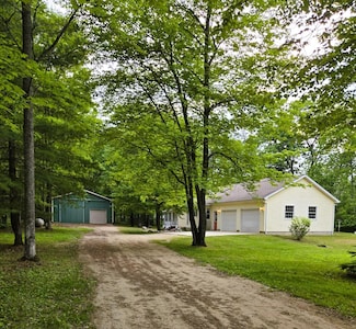 10505 N Athey Ave, Harrison, MI 48625