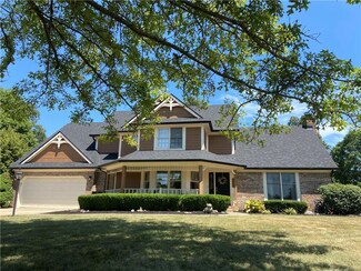 4468 S Creekside Dr, New Palestine, IN 46163