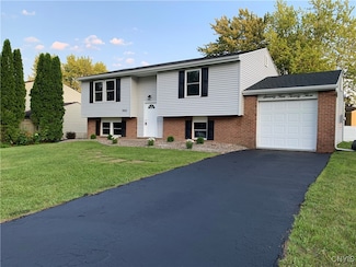 7423 Farmstead Rd, Liverpool, NY 13088