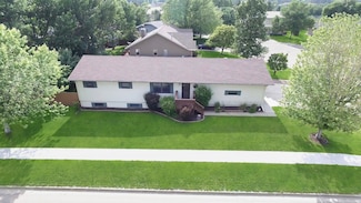 812 15 1/2 Ave SE, Minot, ND 58701