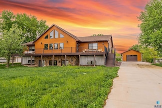 47644 Slip Up Creek Rd, Sioux Falls, SD 57104