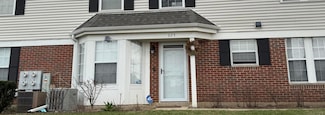 325 Green Knoll Ln Unit 1818, Streamwood, IL 60107