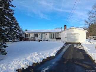 2 Scism Cir, Red Hook, NY 12571