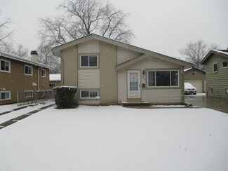520 N Wisconsin Ave, Villa Park, IL 60181
