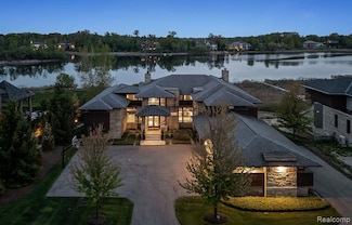 2657 Turtle Shores Dr, Bloomfield Hills, MI 48302