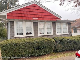 19 Locust Ave, Staten Island, NY 10306