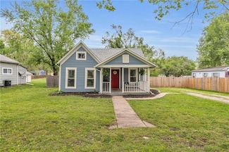 715 N Oak St, Ottawa, KS 66067