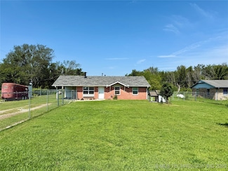 32807 S 250 Rd, Henryetta, OK 74437