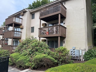 38 Padanaram Ave Unit 24, Danbury, CT 06811