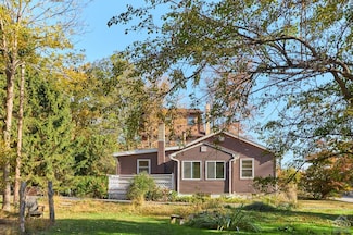 425 Spring Lake Rd, Red Hook, NY 12571