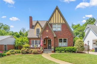 705 Twyckenham Dr, Greensboro, NC 27408