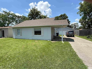 353 Forest Dr, Pekin, IL 61554