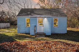 2727 Vulcan St, Norton Shores, MI 49444