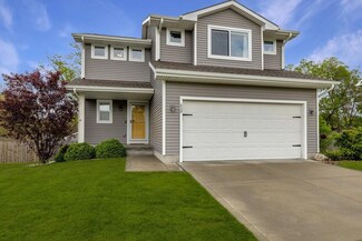 609 S 13th St, Adel, IA 50003