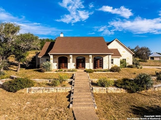 103 Cranbrook Ct, Ingram, TX 78025