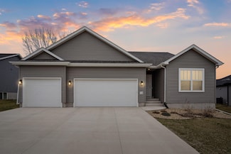 114 Sunbird Ct, Waterloo, IA 50701