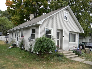 4709 3rd St, New Era, MI 49446