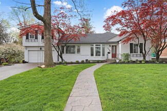 1130 North Dr, Saint Louis, MO 63122