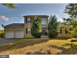 77 Hamilton Lakes Dr, Trenton, NJ 08619