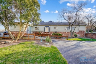 6247 Edgewater Dr, Toledo, OH 43611