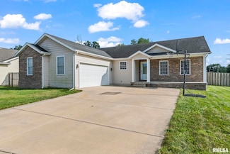 700 Breann Dr, Riverton, IL 62561