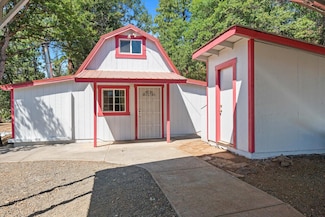 30075 Day Rd, McArthur, CA 96056