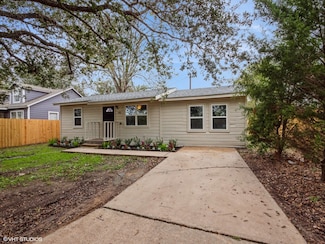 1483 Garcia St, El Campo, TX 77437