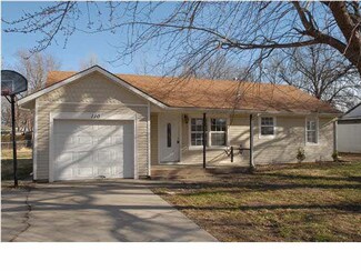 110 N Lincoln Ave, Sedgwick, KS 67135
