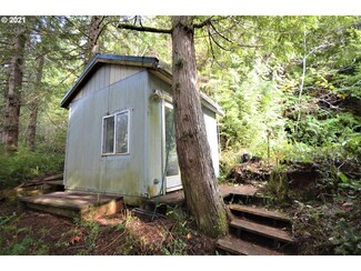 1636 N Tenmile Lake, Lakeside, OR 97449
