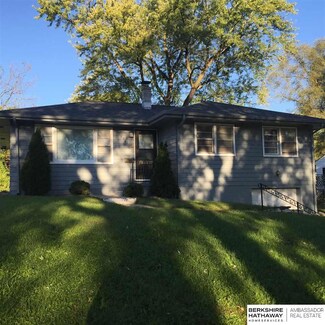 5310 N 49th St, Omaha, NE 68104