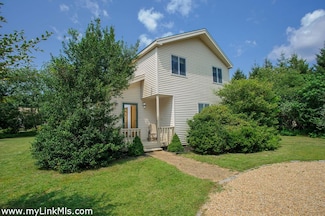 137 Charles Neck Way, Vineyard Haven, MA 02568