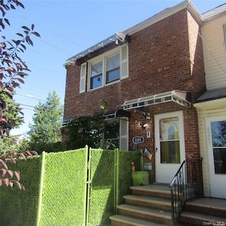 82-01 251st St, Bellerose, NY 11426