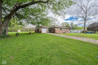 663 S Coal Creek Dr, Hillsboro, IN 47949