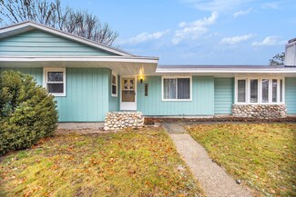 4690 Susan St, Norton Shores, MI 49441
