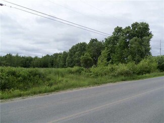 594 Monroe Rd, Winterport, ME 04496