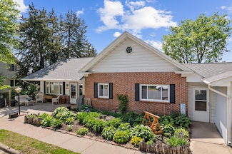 304 S 2nd St, Alma, WI 54610