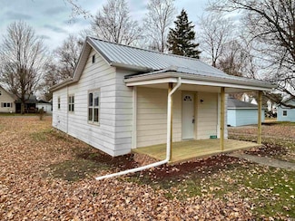 108 S Third St, Pierceton, IN 46562