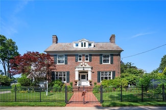 25 Seaview Ave, Cranston, RI 02905