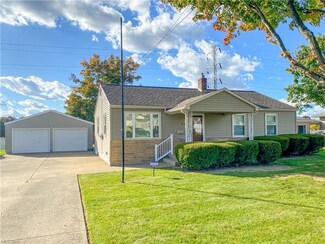 941 Garfield St, Struthers, OH 44471