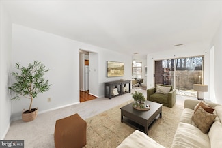 3316 Woodburn Village Dr Unit 12, Annandale, VA 22003