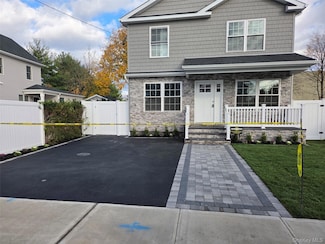 25 Maple Place, Hicksville, NY 11801