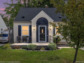 1533 Owana Ave, Royal Oak, MI 48067