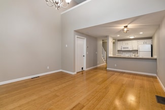 20 Glengarry Dr, Stratham, NH 03885