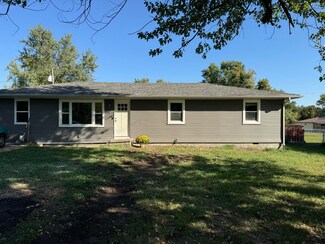 625 W Hughs St, Bolivar, MO 65613